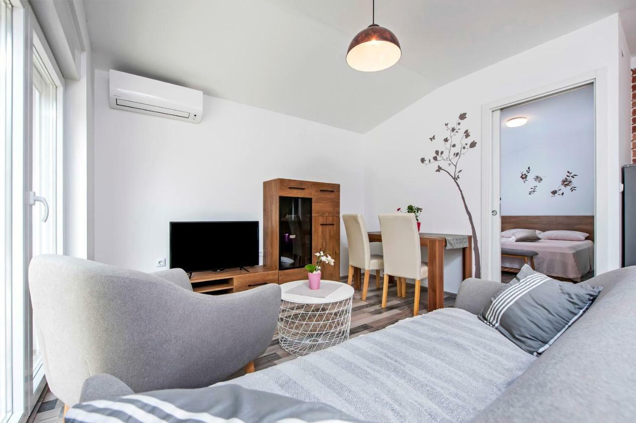 Paola Cozy Apartment Rovinj Buitenkant foto